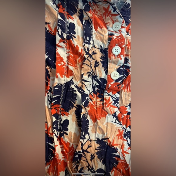 🌸 Shana Sleeveless Blouse 🌸 - Picture 2 of 4